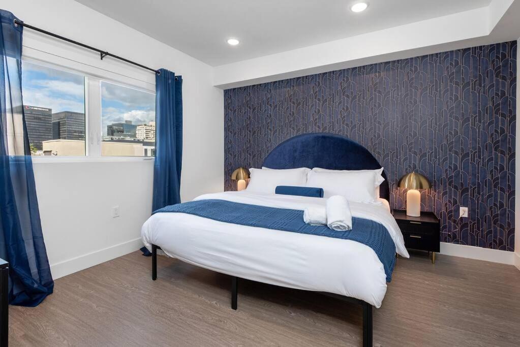 Timeless Glamour: Luxury In K-town Apartment Los Angeles