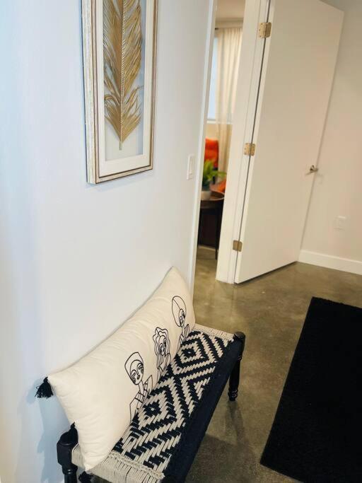 Luxury Modern And Bright In Hollywood 2br 2ba- 5215