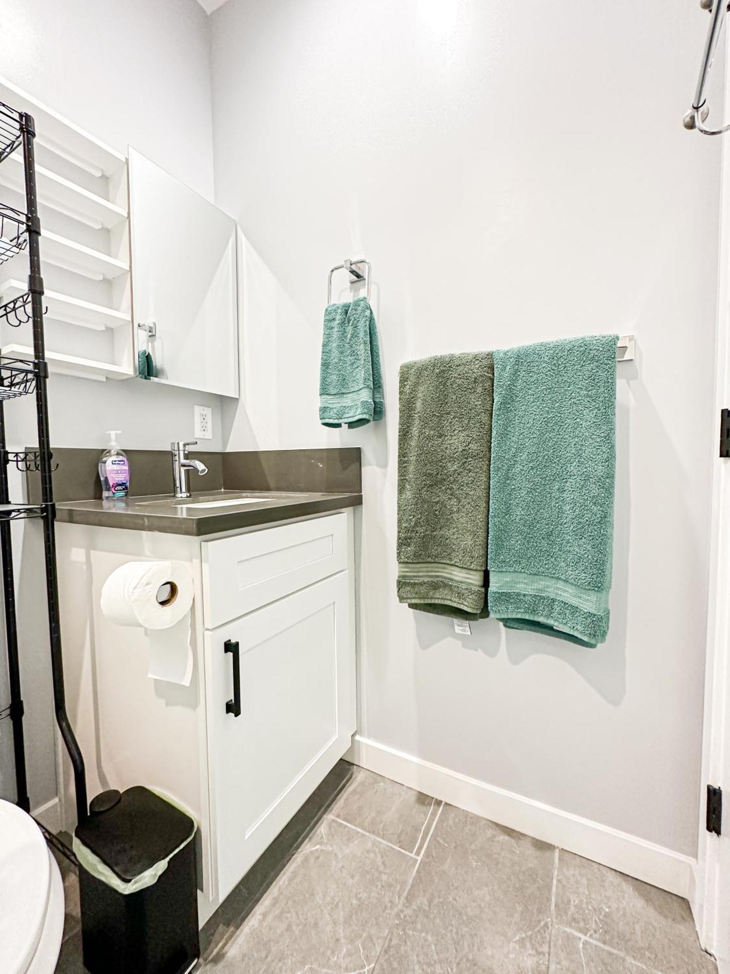 Spacious 4br-4ba In Hollywood-ful2-ww Holiday home
