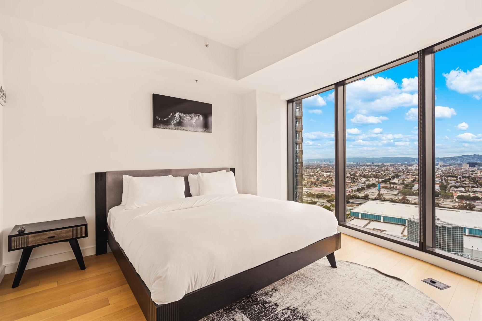 3 Bed 3 Bath Penthouse At Prime Location