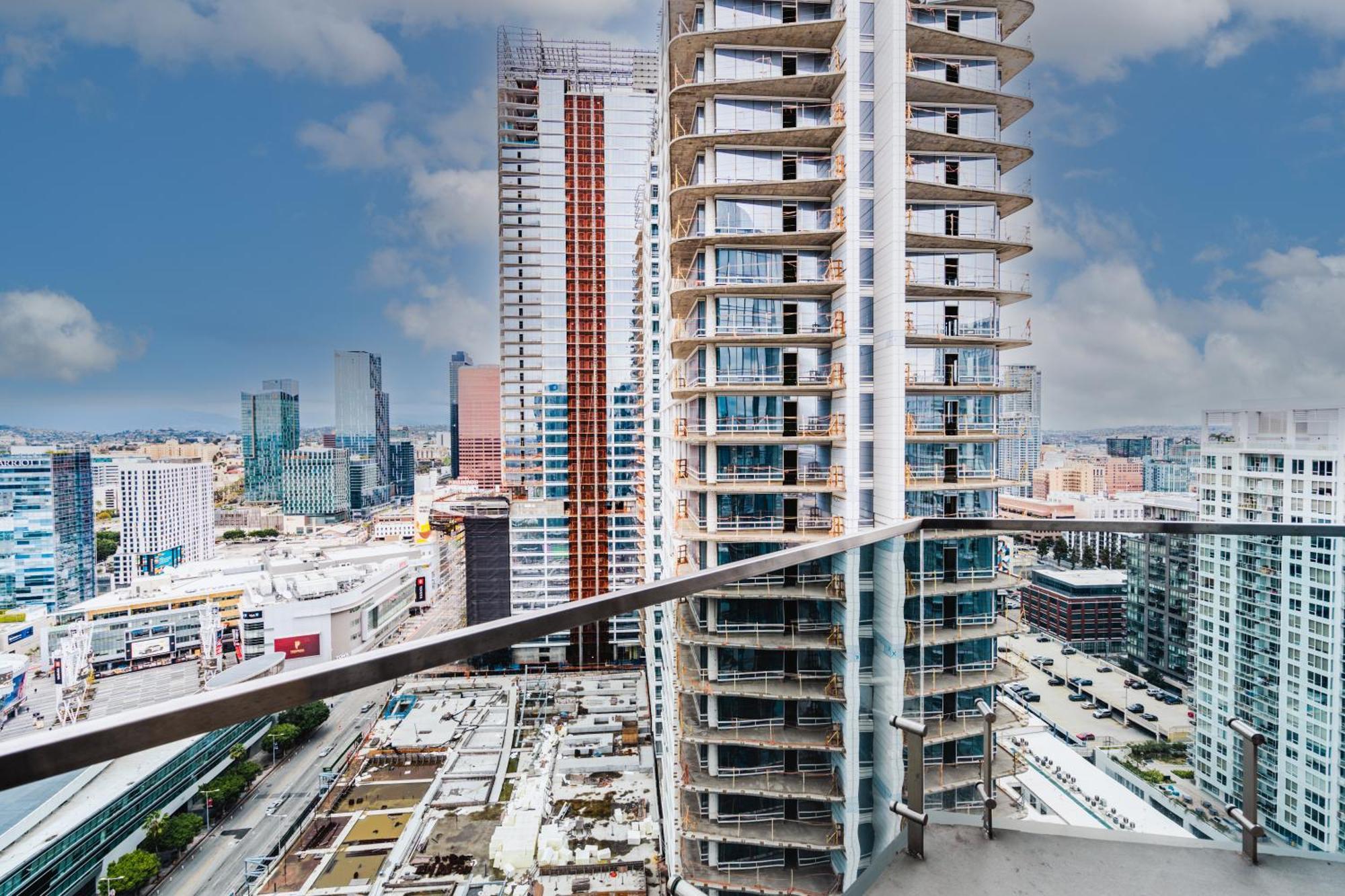 3 Bed 3 Bath Penthouse At Prime Location Los Angeles