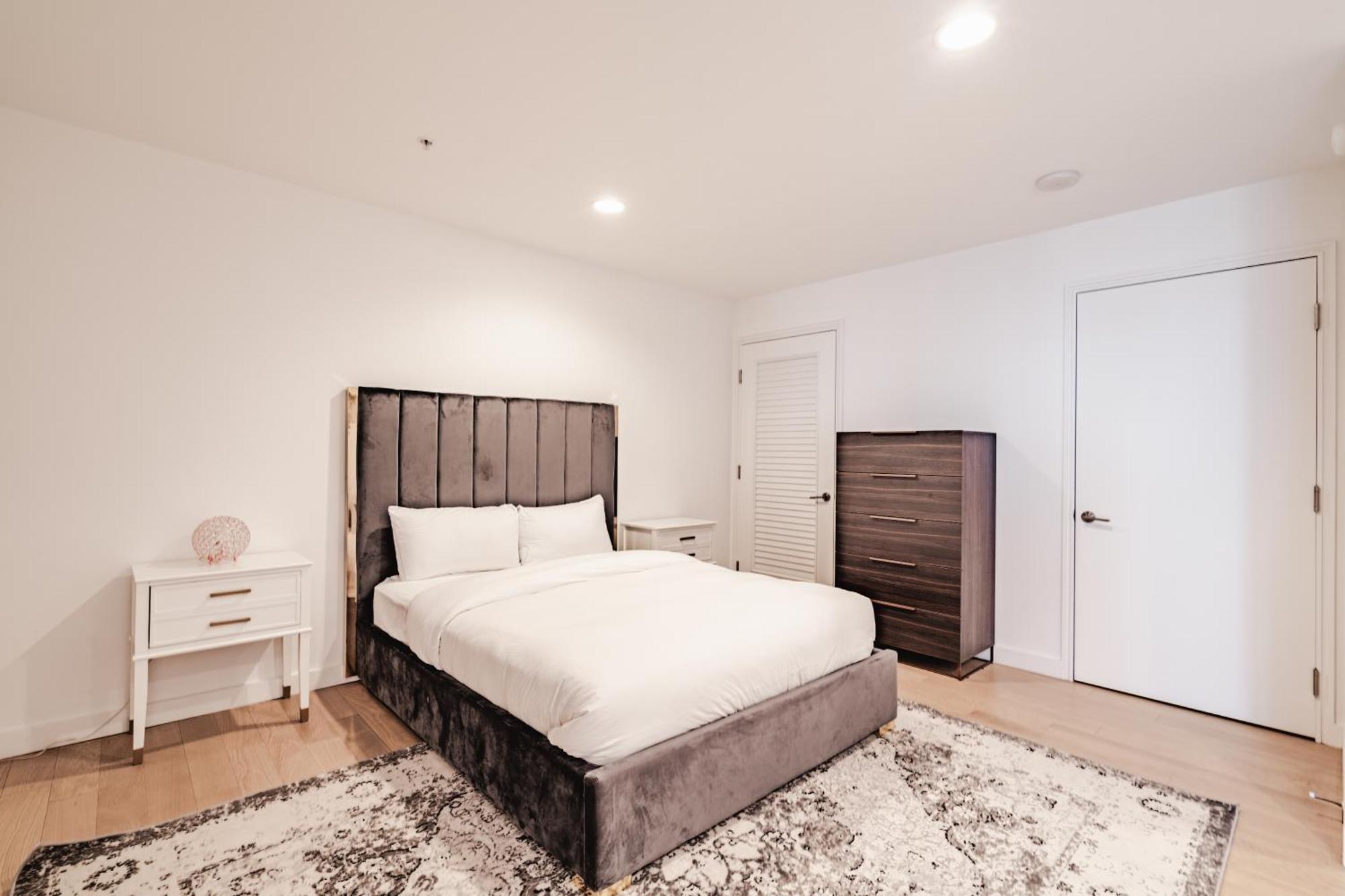 3 Bed 3 Bath Penthouse At Prime Location Apartment
