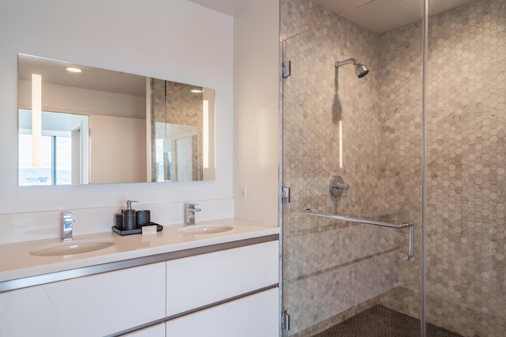 3 Bed 3 Bath Penthouse At Prime Location