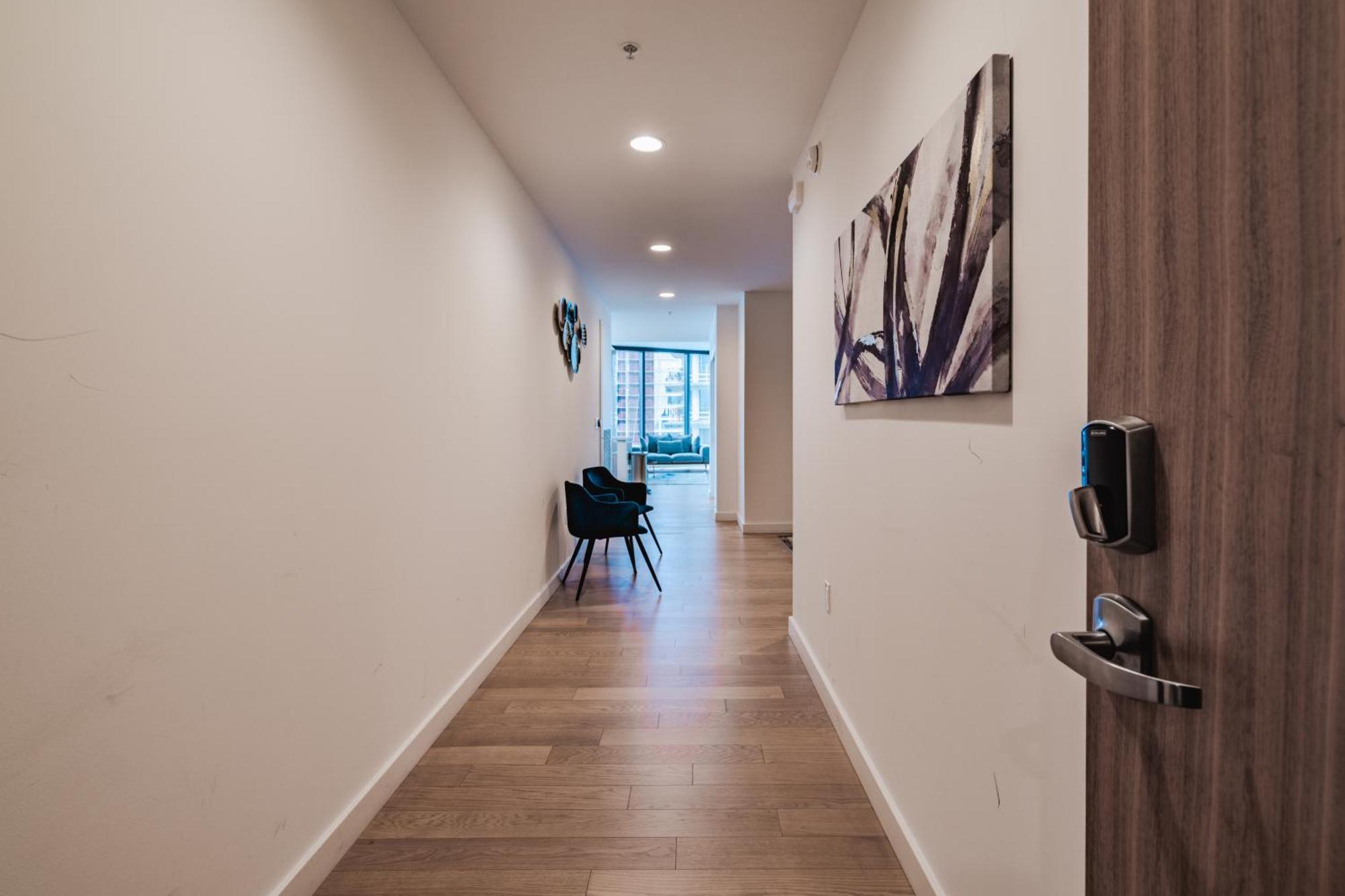 3 Bed 3 Bath Penthouse At Prime Location *