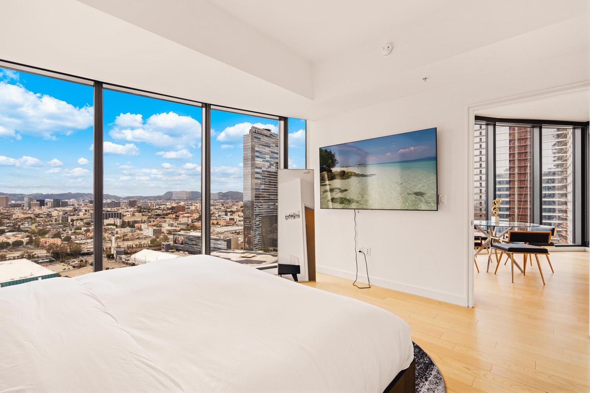 3 Bed 3 Bath Penthouse At Prime Location Los Angeles