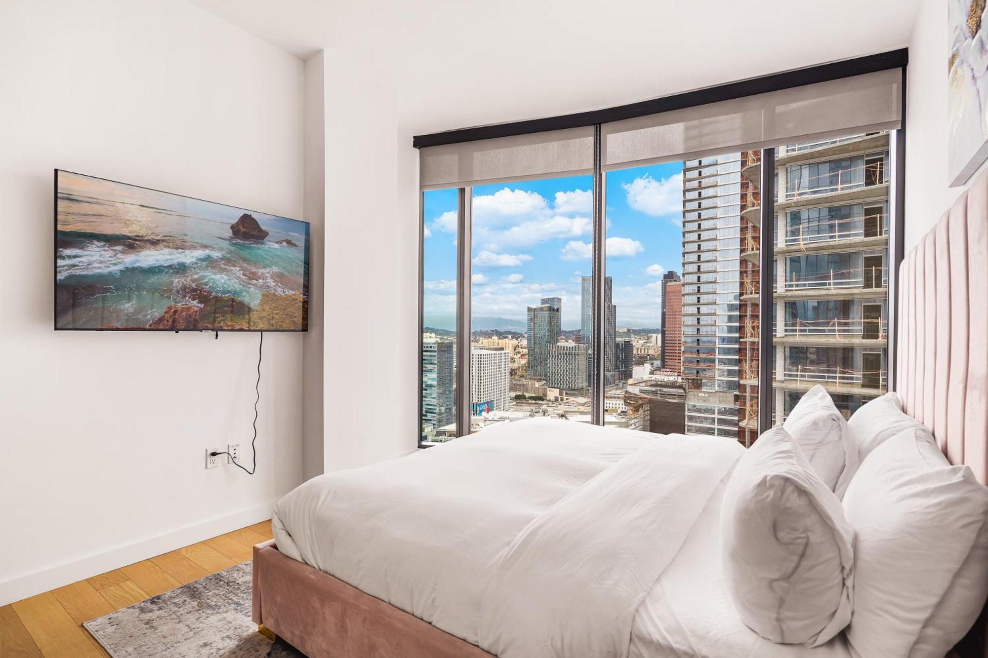 Apartment 3 Bed 3 Bath Penthouse At Prime Location *