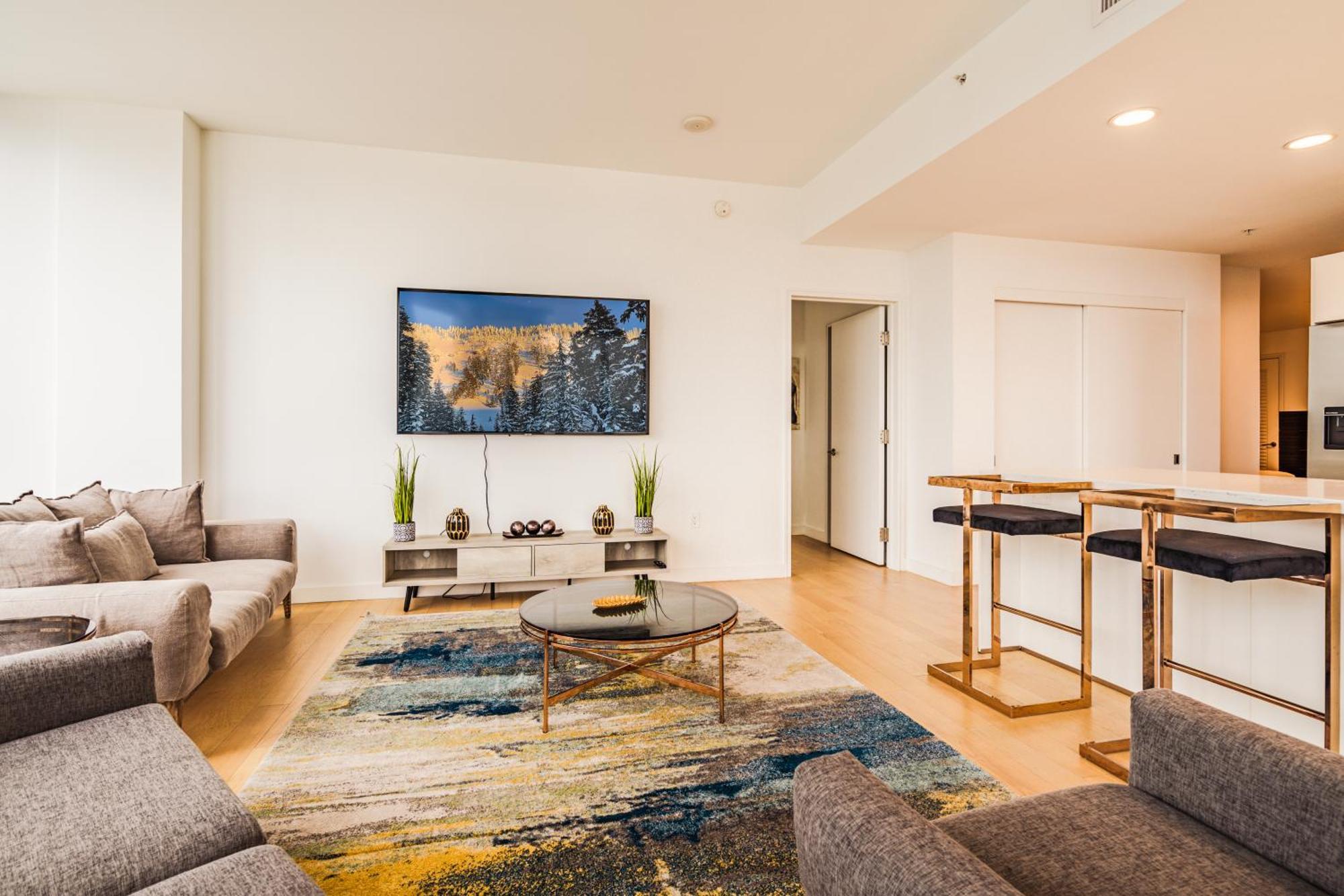 3 Bed 3 Bath Penthouse At Prime Location *