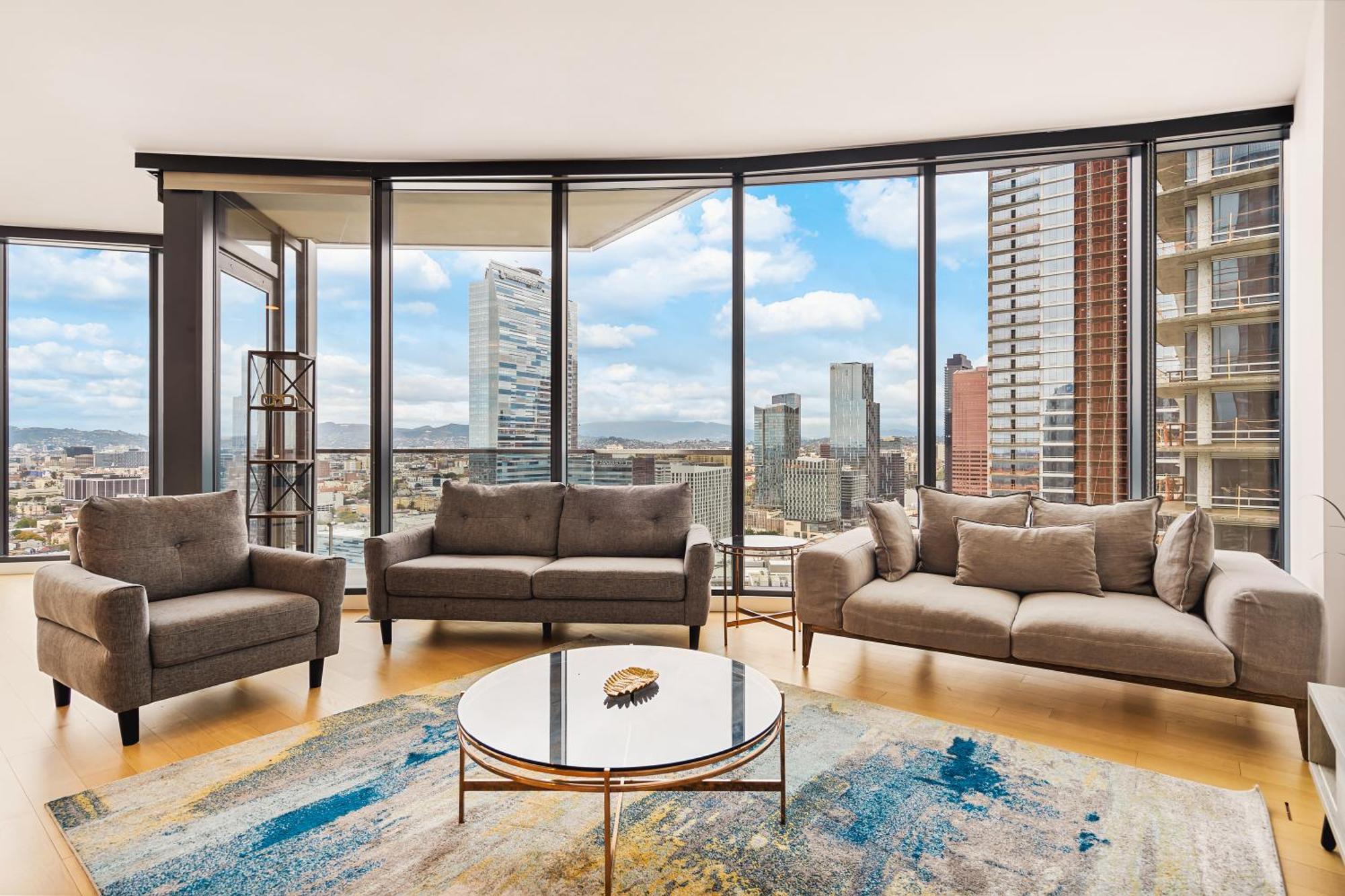 3 Bed 3 Bath Penthouse At Prime Location Apartment Los Angeles