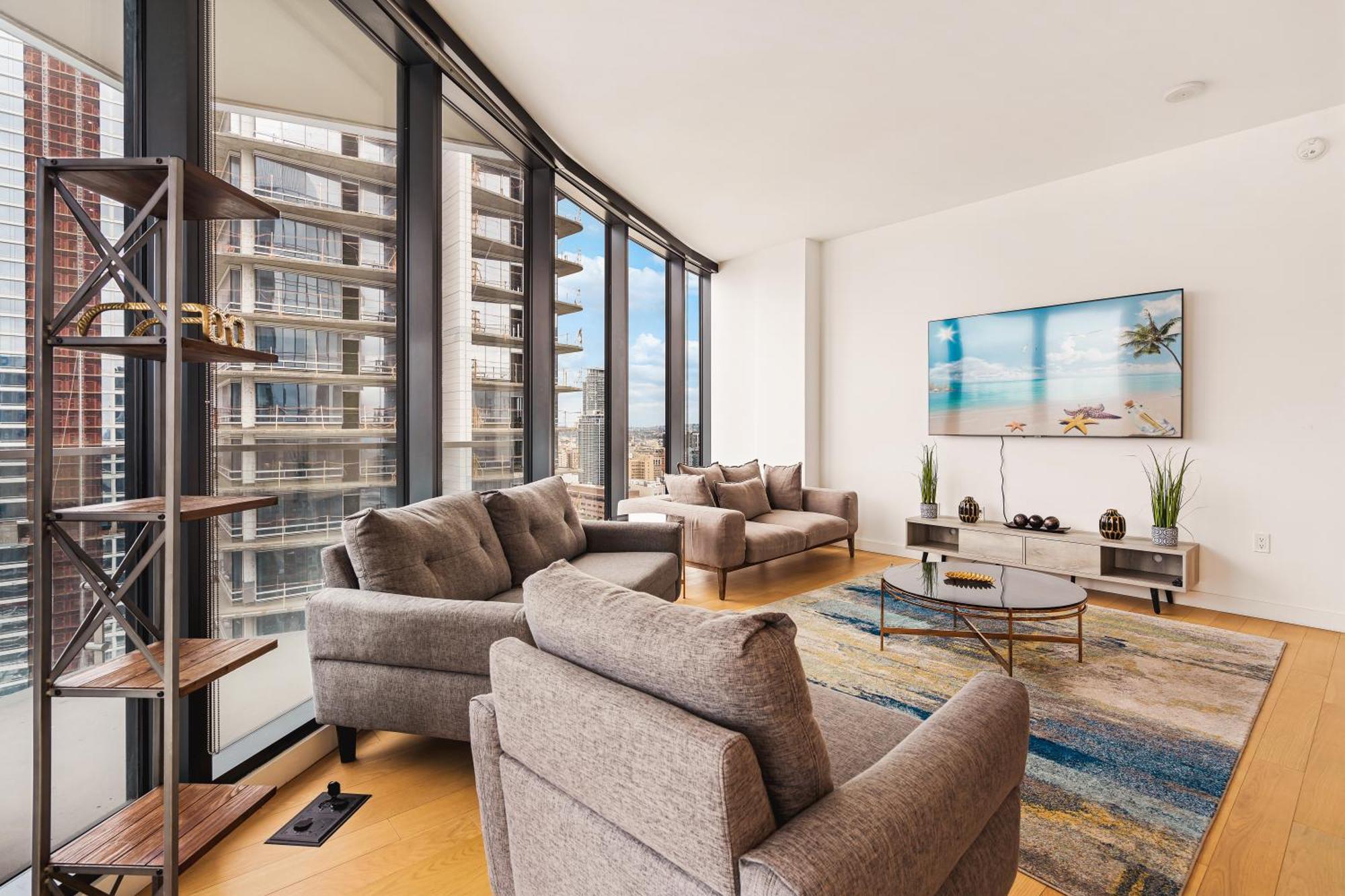 3 Bed 3 Bath Penthouse At Prime Location *