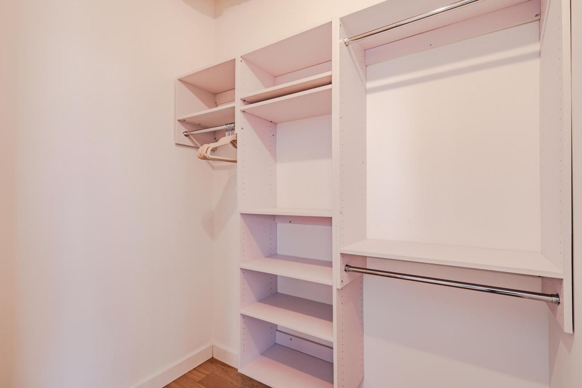 Apartment 3 Bed 3 Bath Penthouse At Prime Location