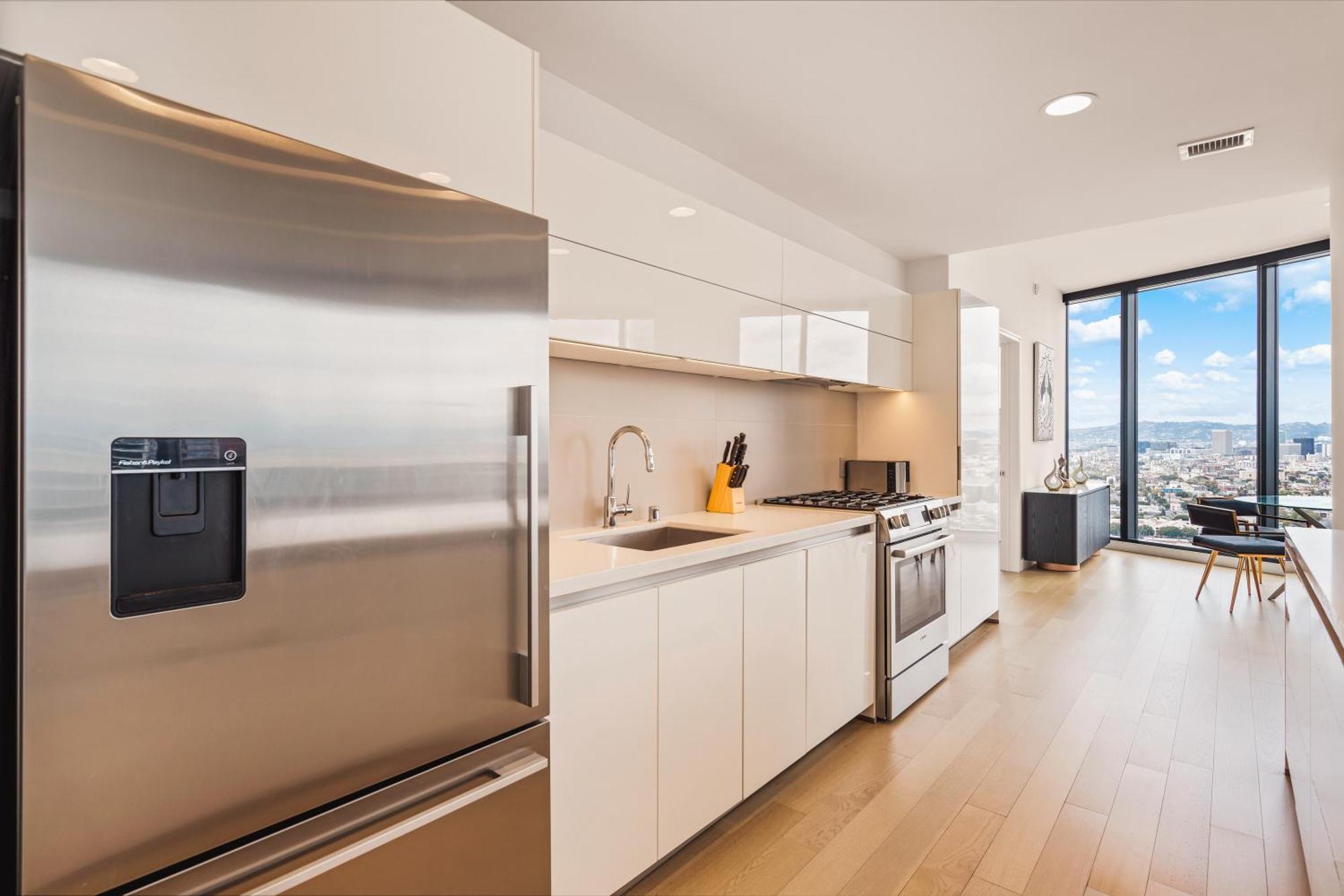 Apartment 3 Bed 3 Bath Penthouse At Prime Location Los Angeles