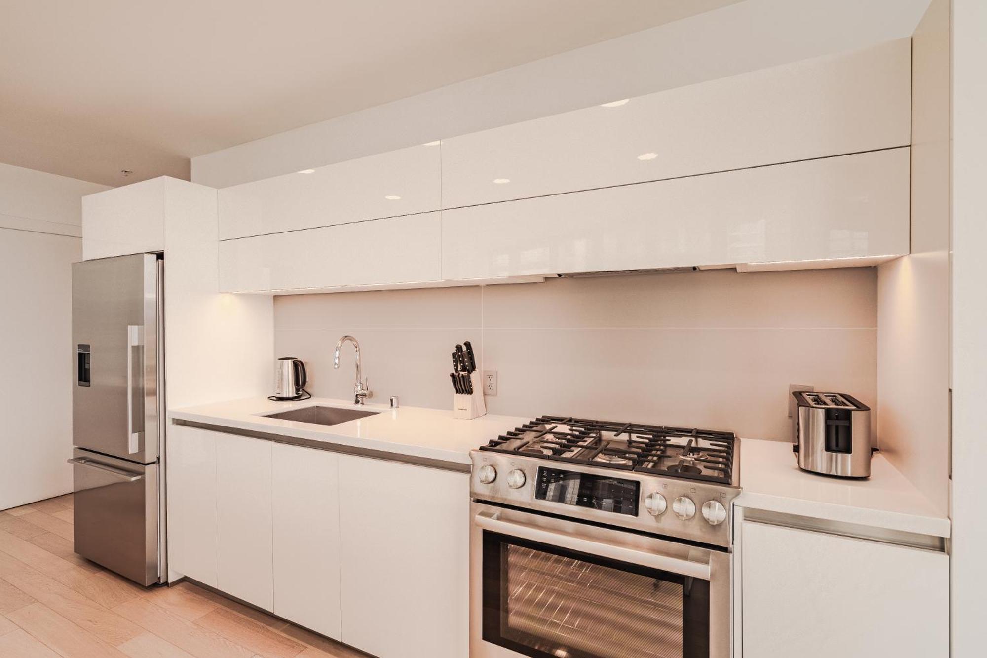 Apartment 3 Bed 3 Bath Penthouse At Prime Location
