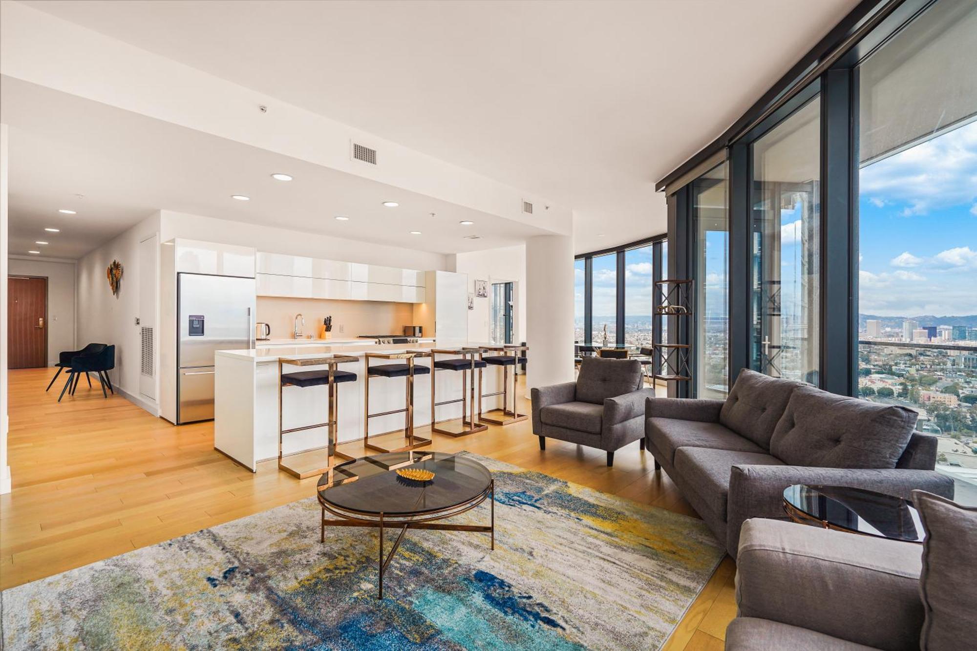 3 Bed 3 Bath Penthouse At Prime Location Apartment Los Angeles