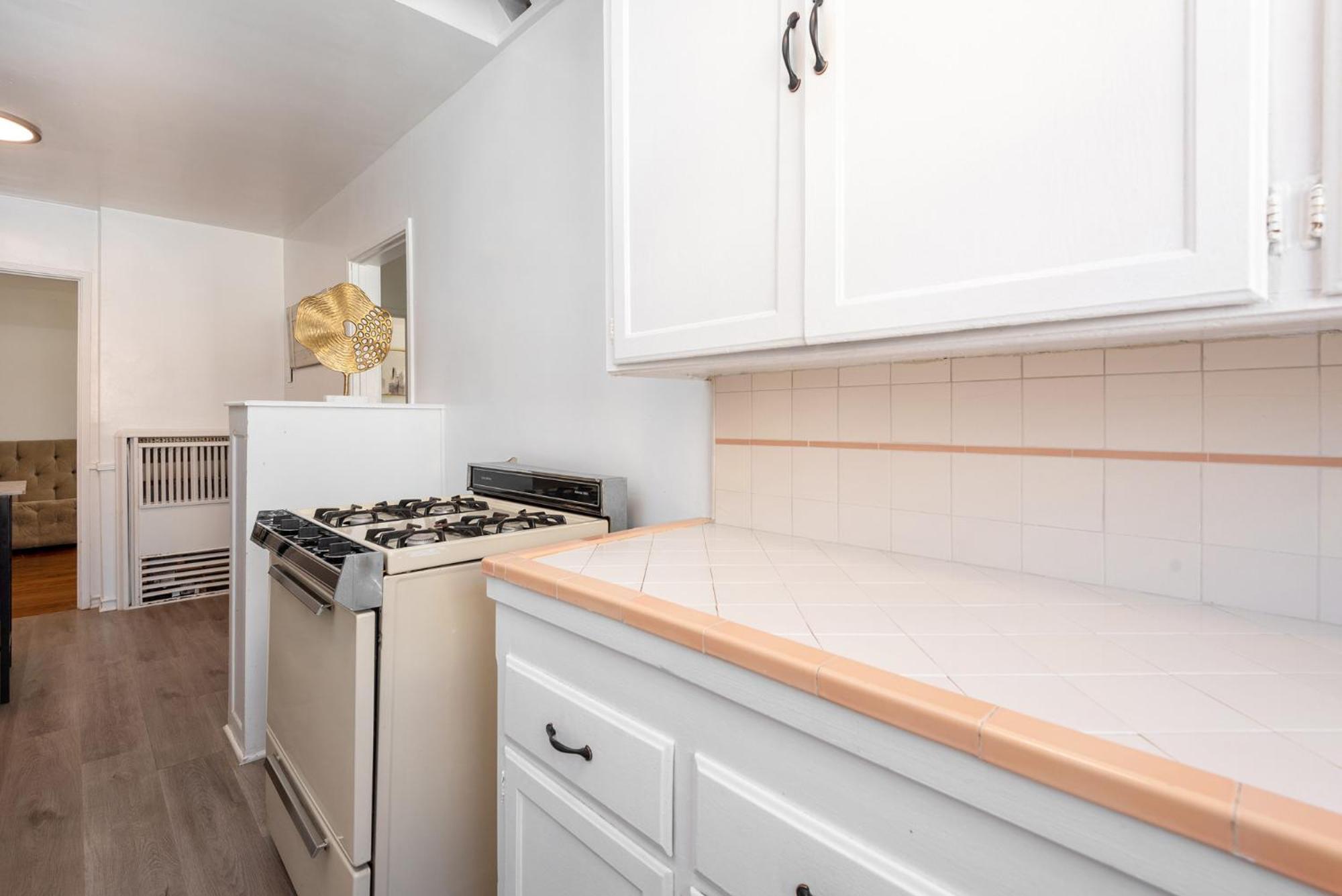 Apartment Charming 1-bedroom With Hot Tub