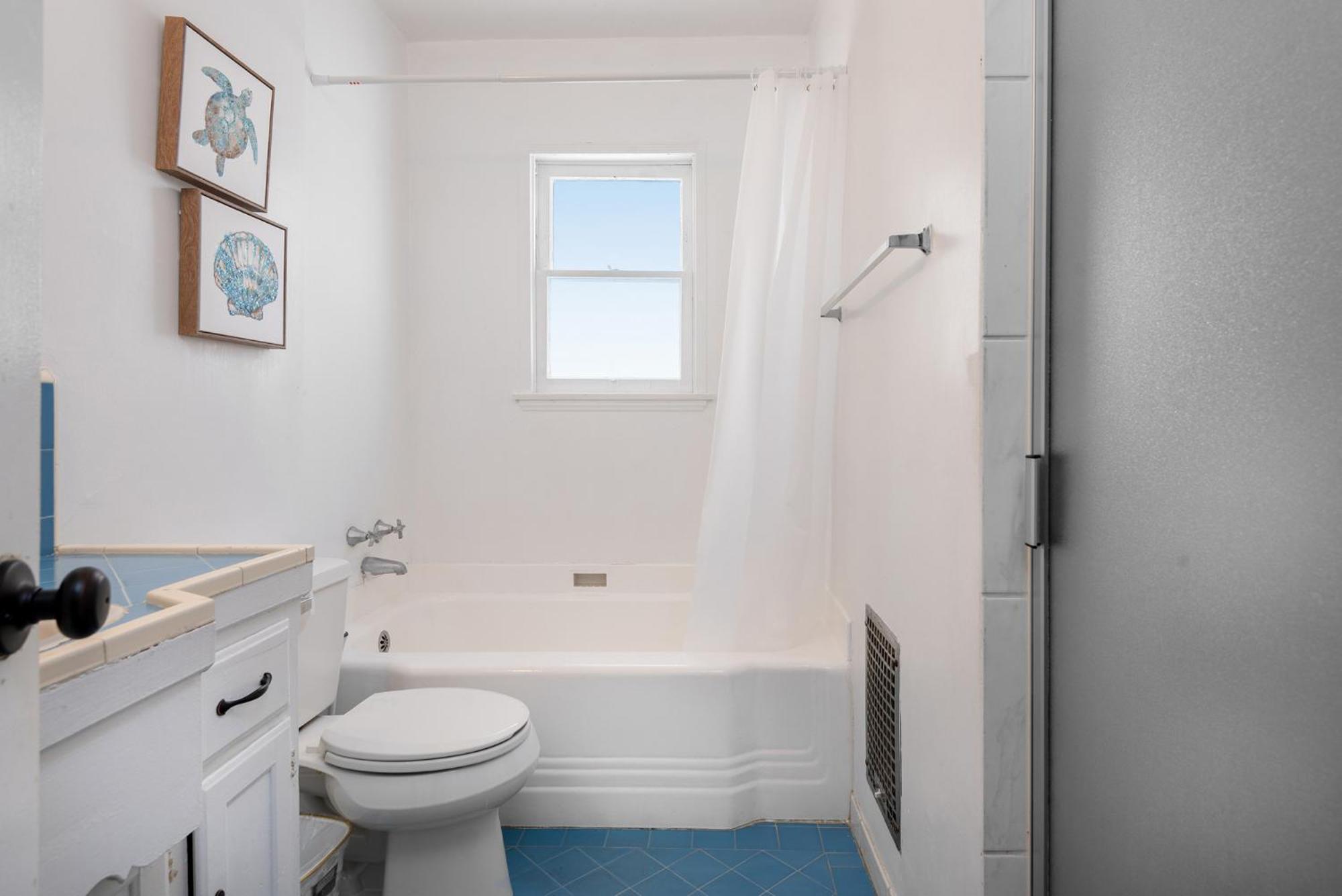 Apartment Charming 1-bedroom With Hot Tub