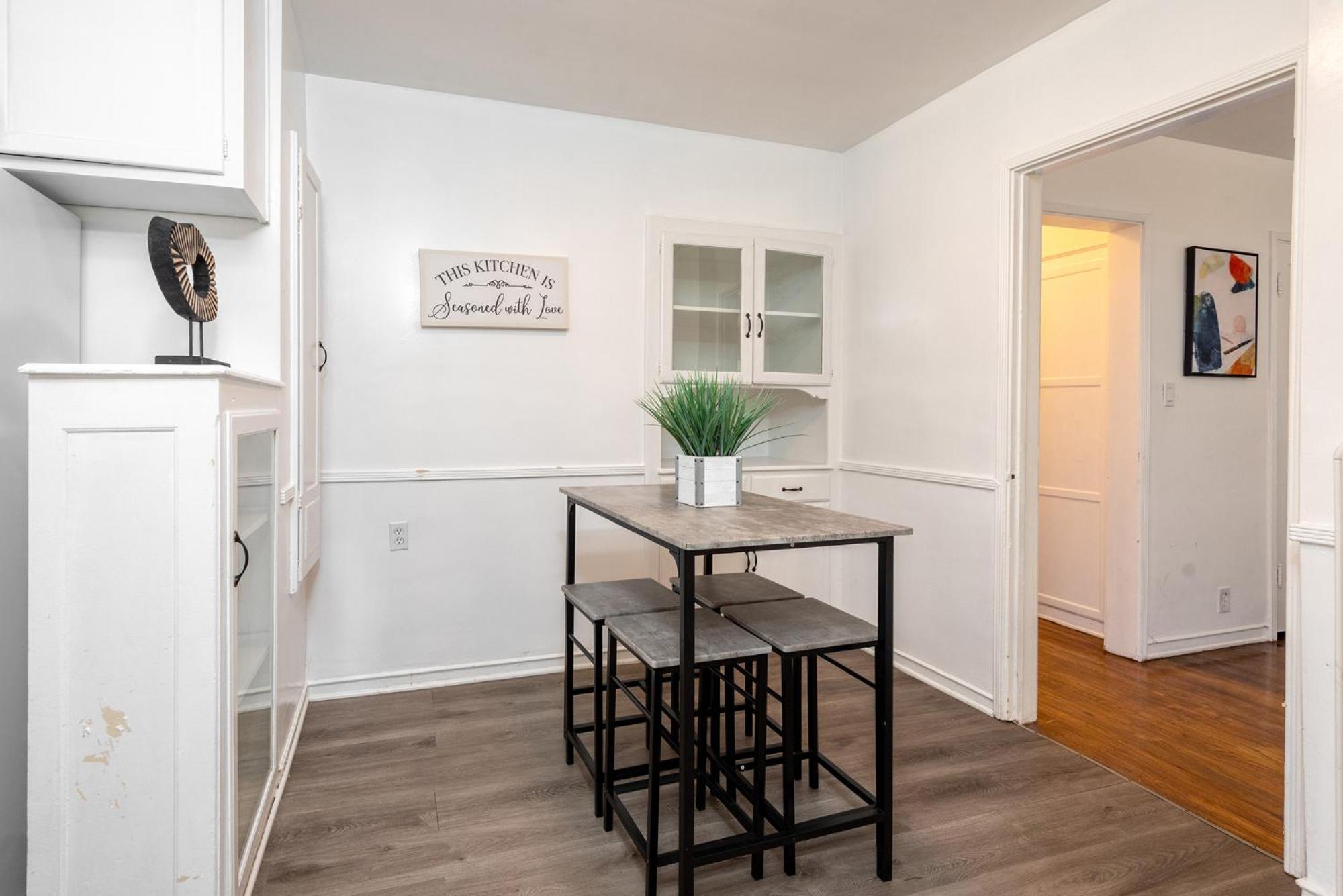 Charming 1-bedroom With Hot Tub Los Angeles