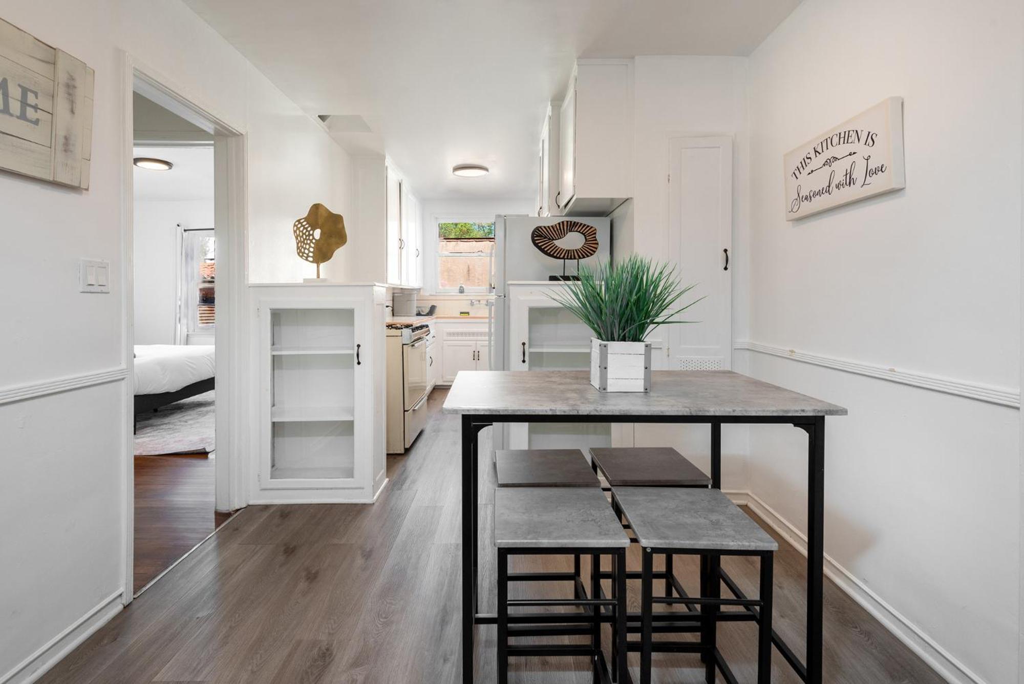 Charming 1-bedroom With Hot Tub Apartment *