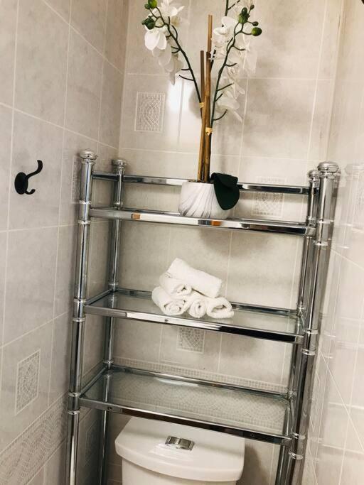 2 Bd Beverly Hills Los Angeles