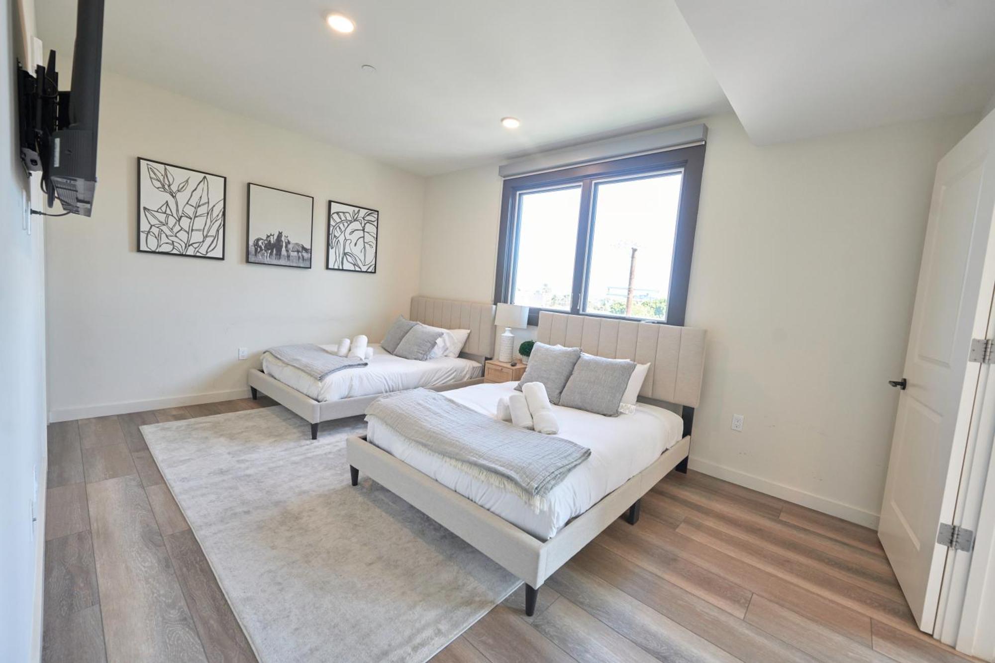 Beverly Hills Penthouse 2bd 2ba Floor! Los Angeles