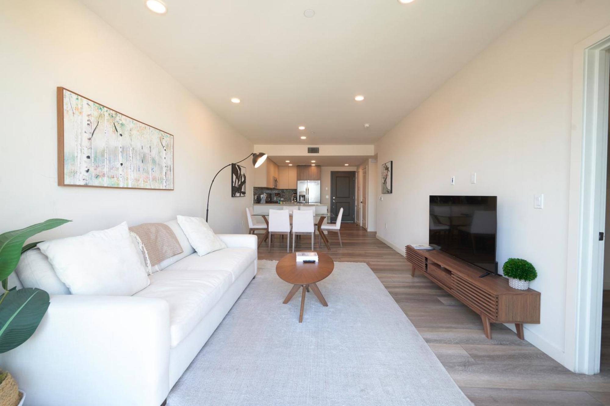Beverly Hills Penthouse 2bd 2ba Floor!
