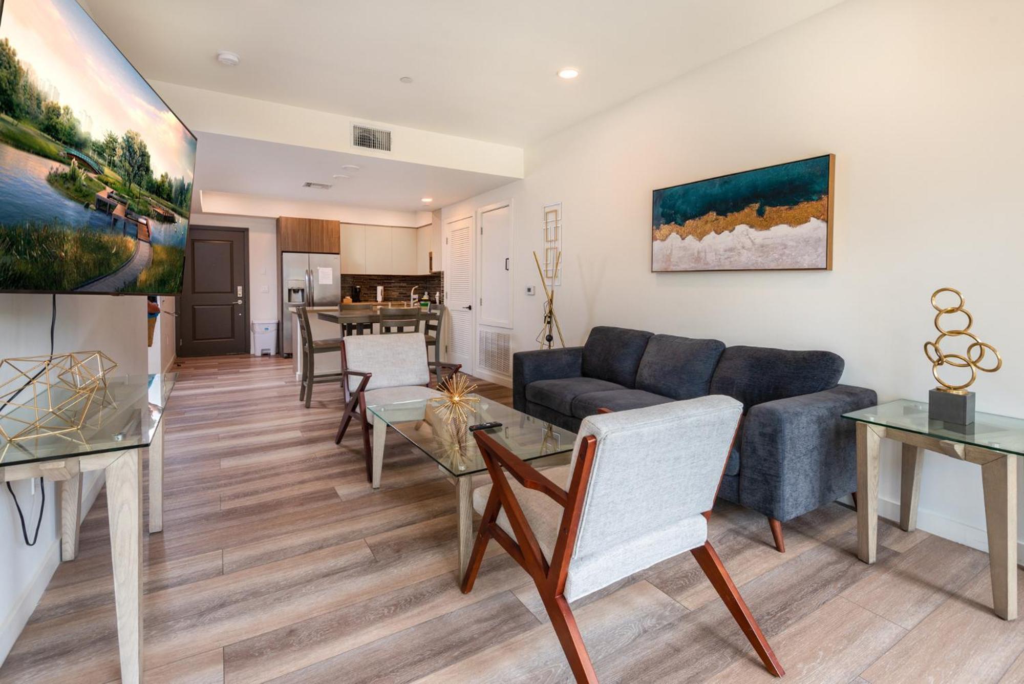 Beverly Hills Luxury 2bd 2ba Gated Parking!