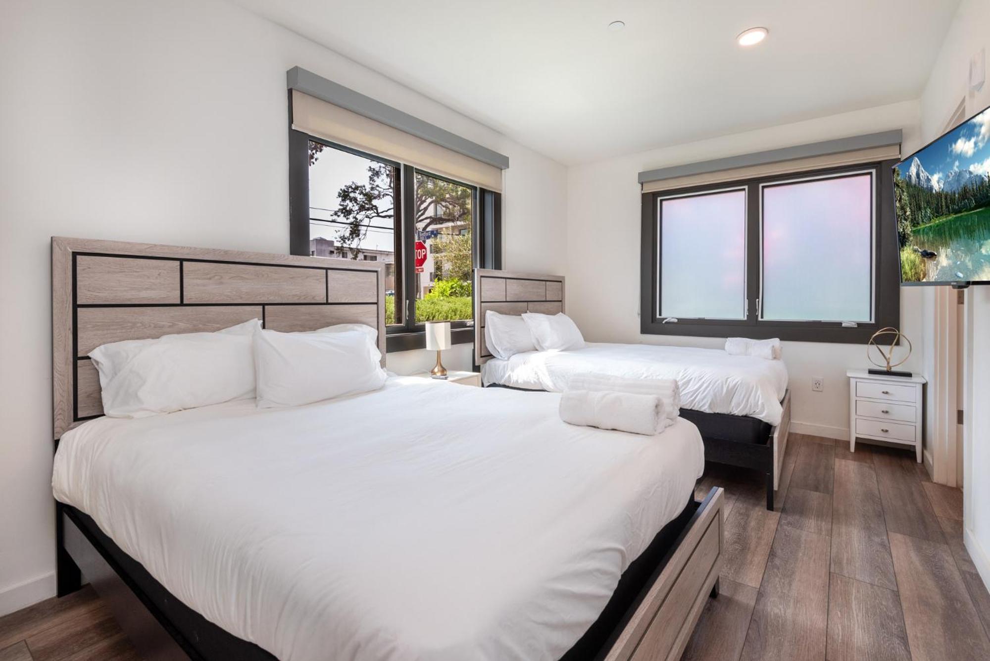 Beverly Hills Luxury 2bd 2ba Gated Parking! Los Angeles