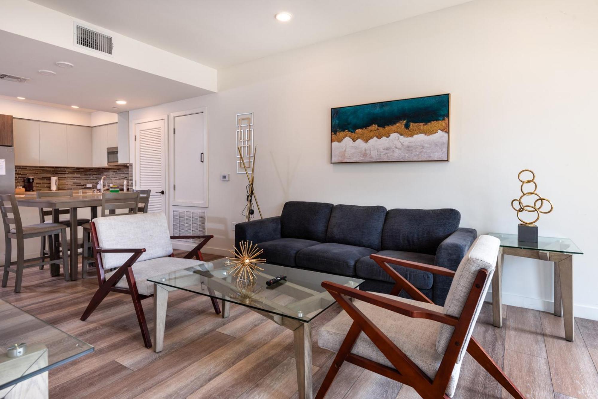 Beverly Hills Luxury 2bd 2ba Gated Parking!