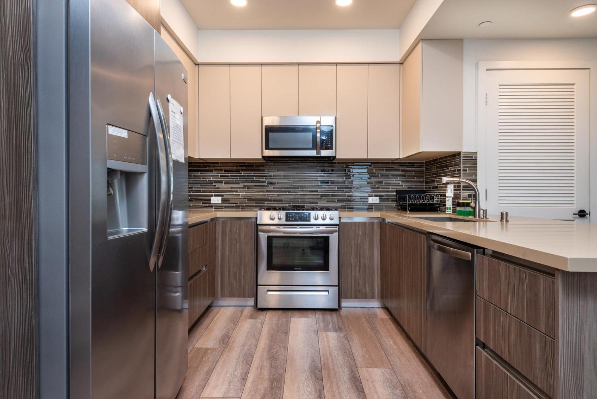 Beverly Hills Luxury 2bd 2ba Gated Parking!
