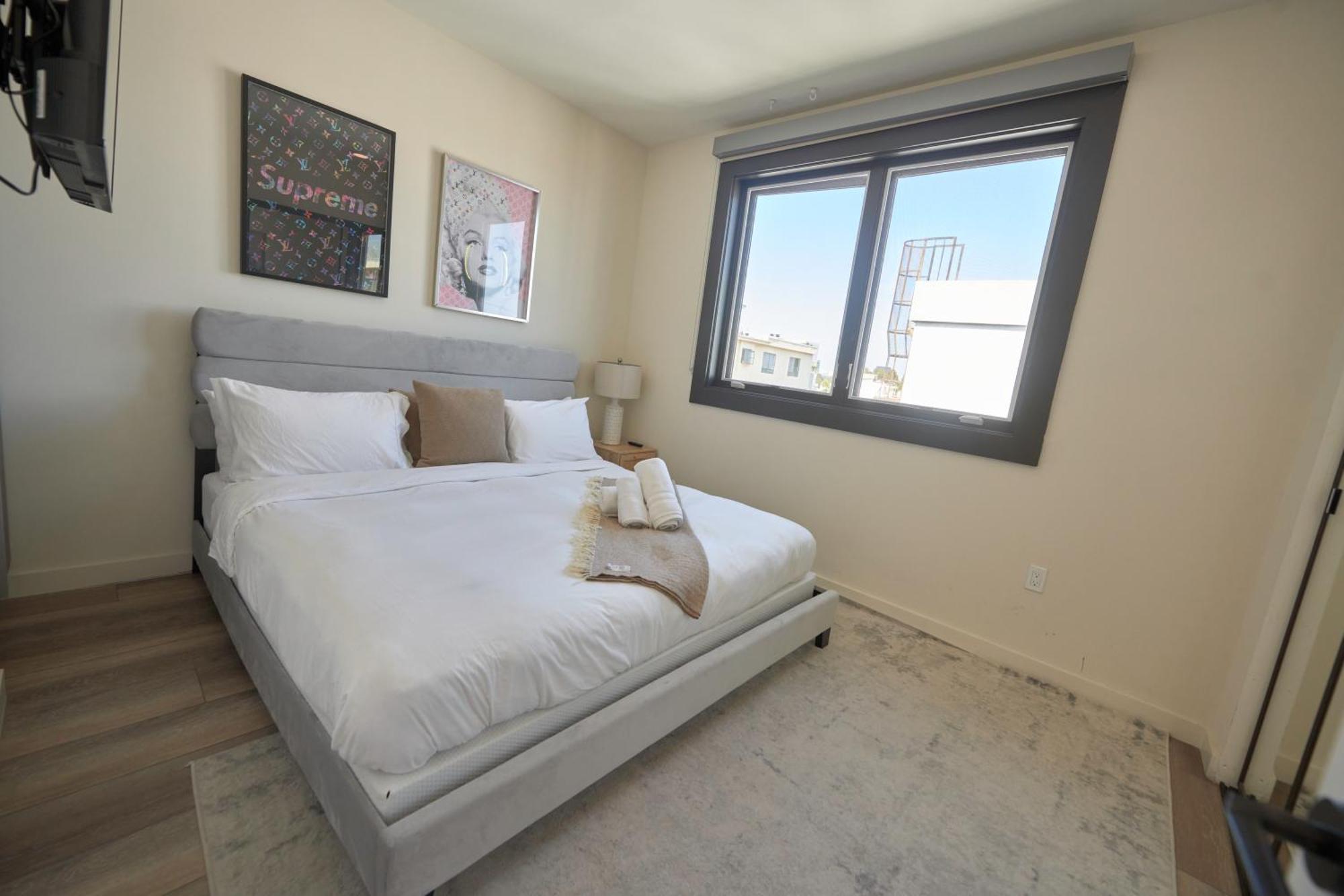 Apartment Beverly Hills Penthouse 2bd 2ba Floor!