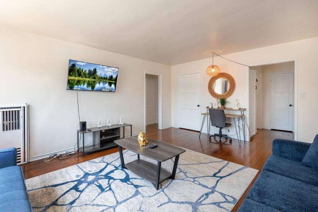 Apartment Comfy 1 Bedroom W/ Hot Tub - Sleeps 4 *