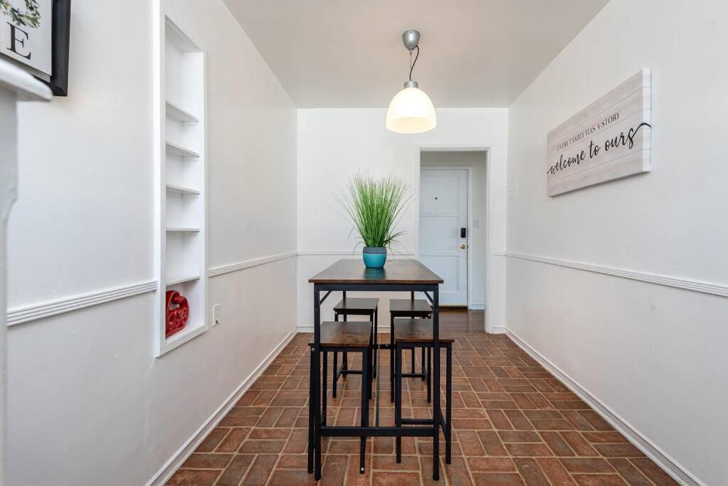 Apartment Comfy 1 Bedroom W/ Hot Tub - Sleeps 4 *