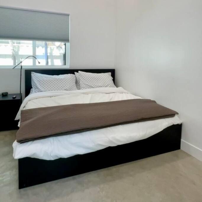 Pico Robertson Gorgeous Apartment Los Angeles