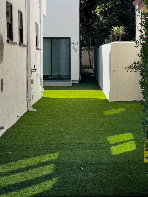 Pico Robertson Gorgeous Apartment Los Angeles
