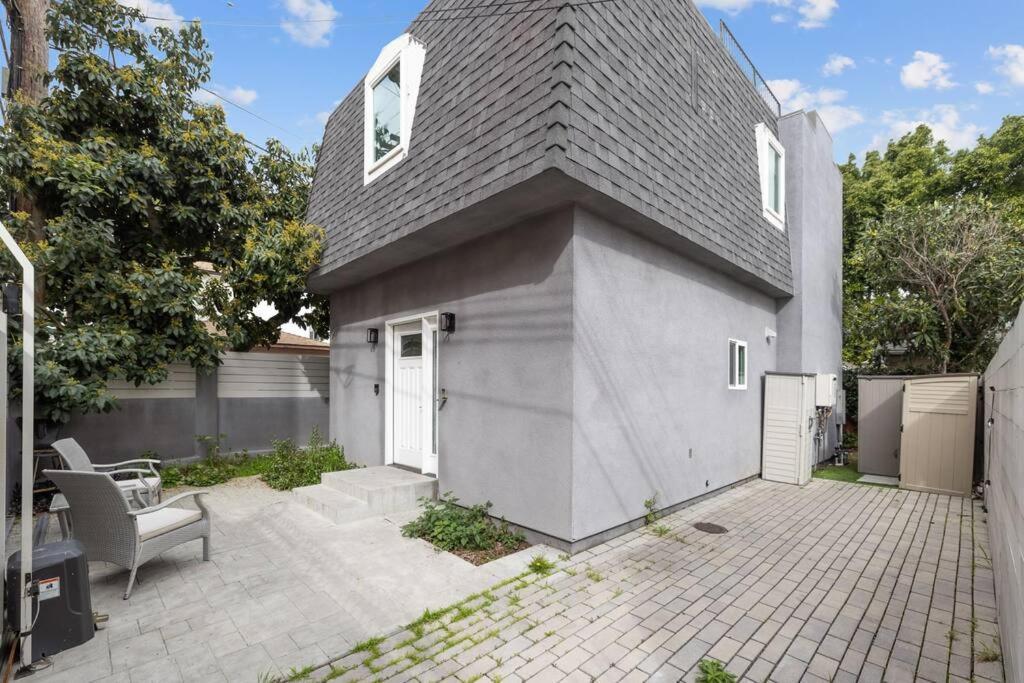 Prime La Location: Stylish 2-bedroom Getaway! Holiday home Los Angeles
