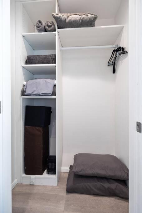 Prime La Location: Stylish 2-bedroom Getaway! *