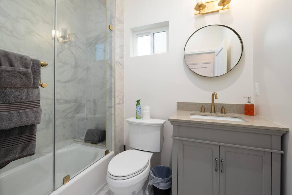 Holiday home Prime La Location: Stylish 2-bedroom Getaway!