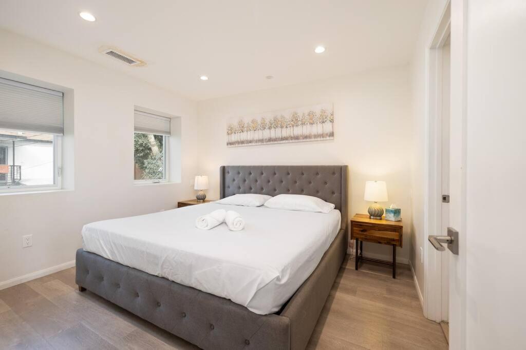 Holiday home Prime La Location: Stylish 2-bedroom Getaway! Los Angeles