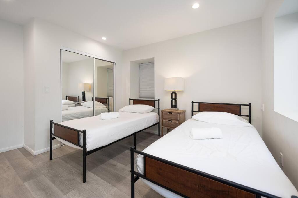 Prime La Location: Stylish 2-bedroom Getaway! * Los Angeles