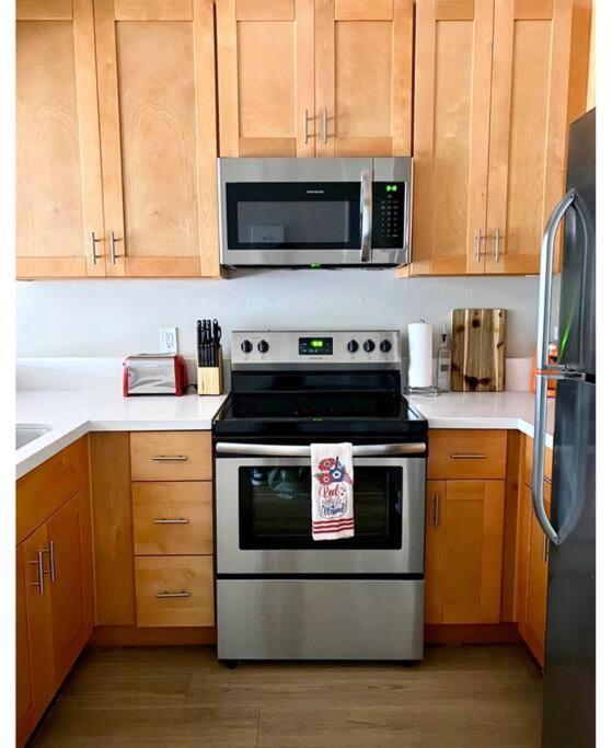 Castle 1 Bd Pool, Parking, Mdr Los Angeles