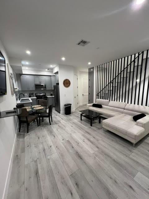 2br Hollywood Townhouse Apartment Los Angeles