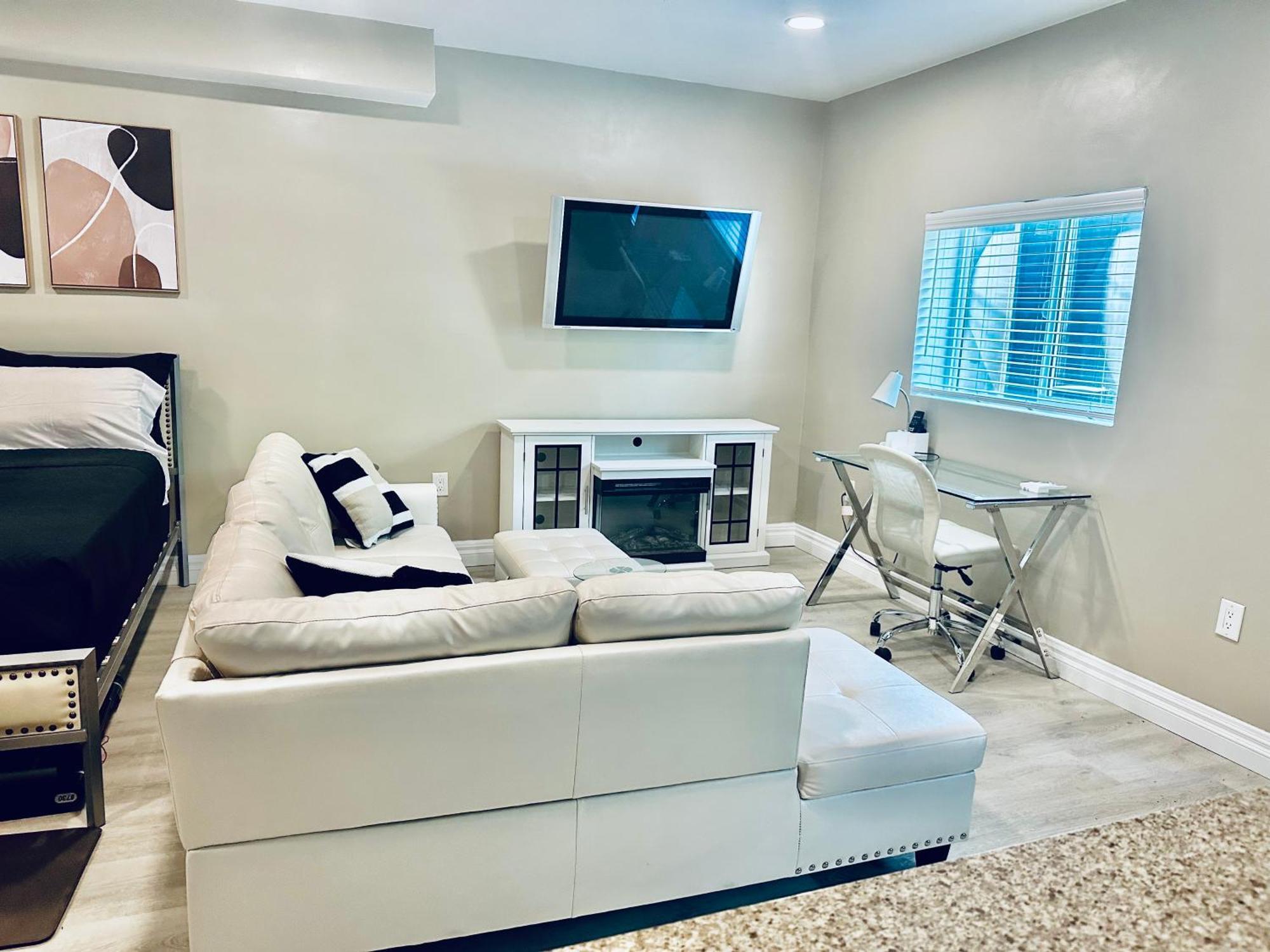Corporate Manor Apartment Los Angeles