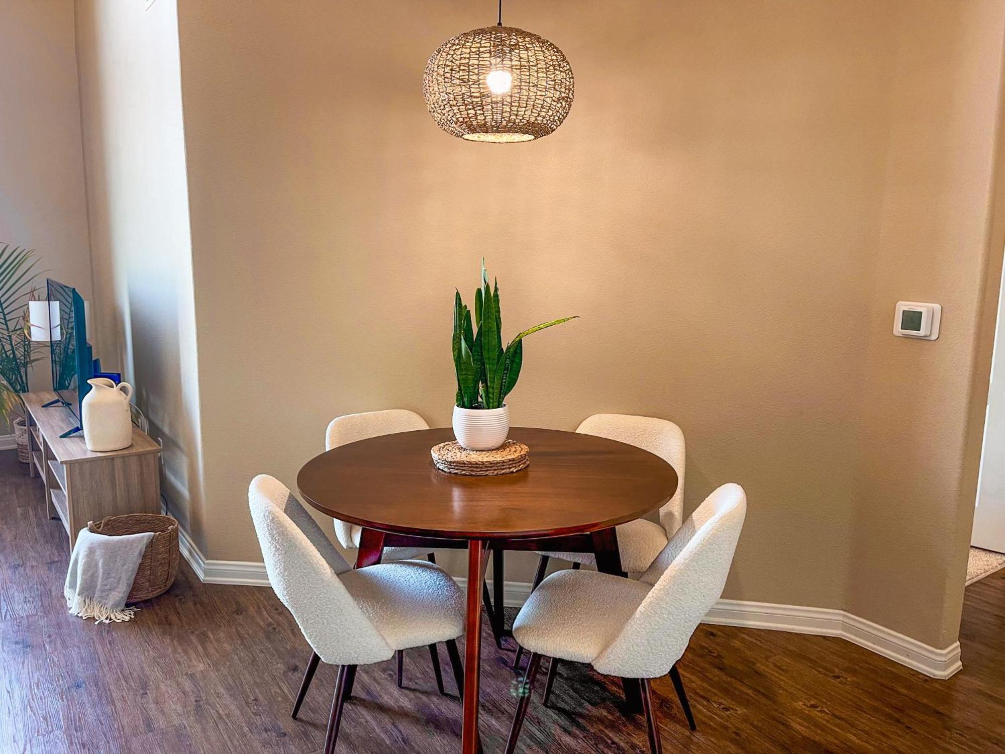 Sunny 1bdr Centrally Located In Marina Del Rey *