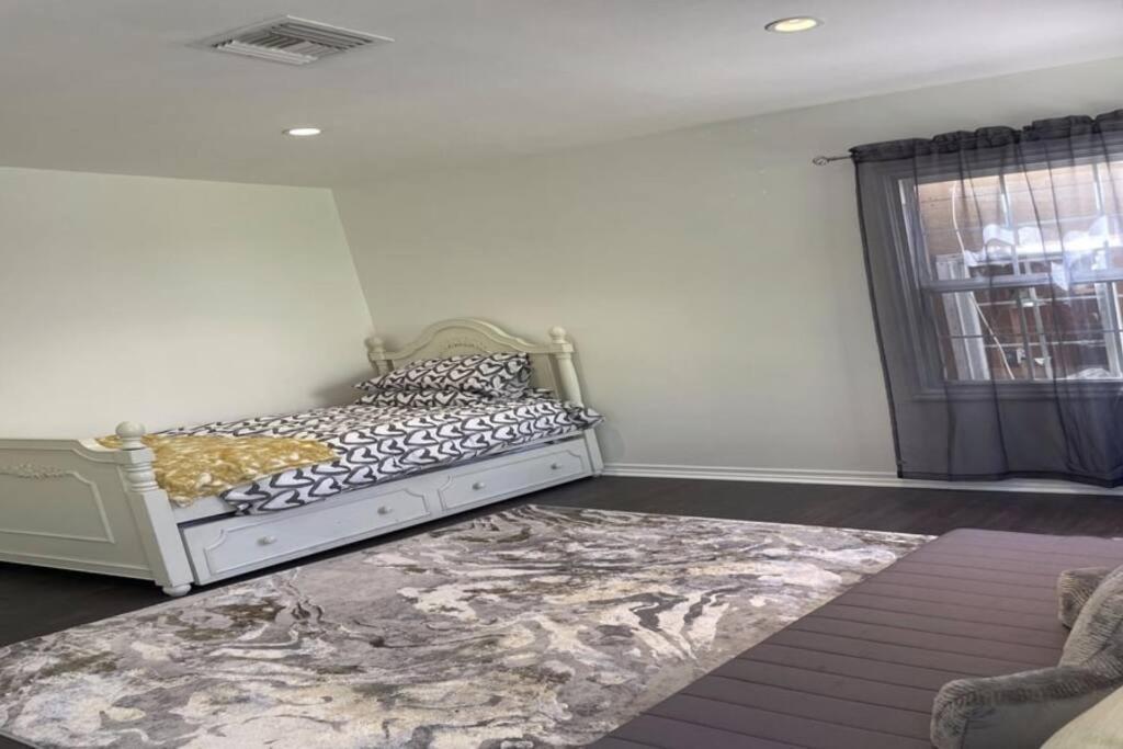3 Bd In Heart Of Beverly Hills *