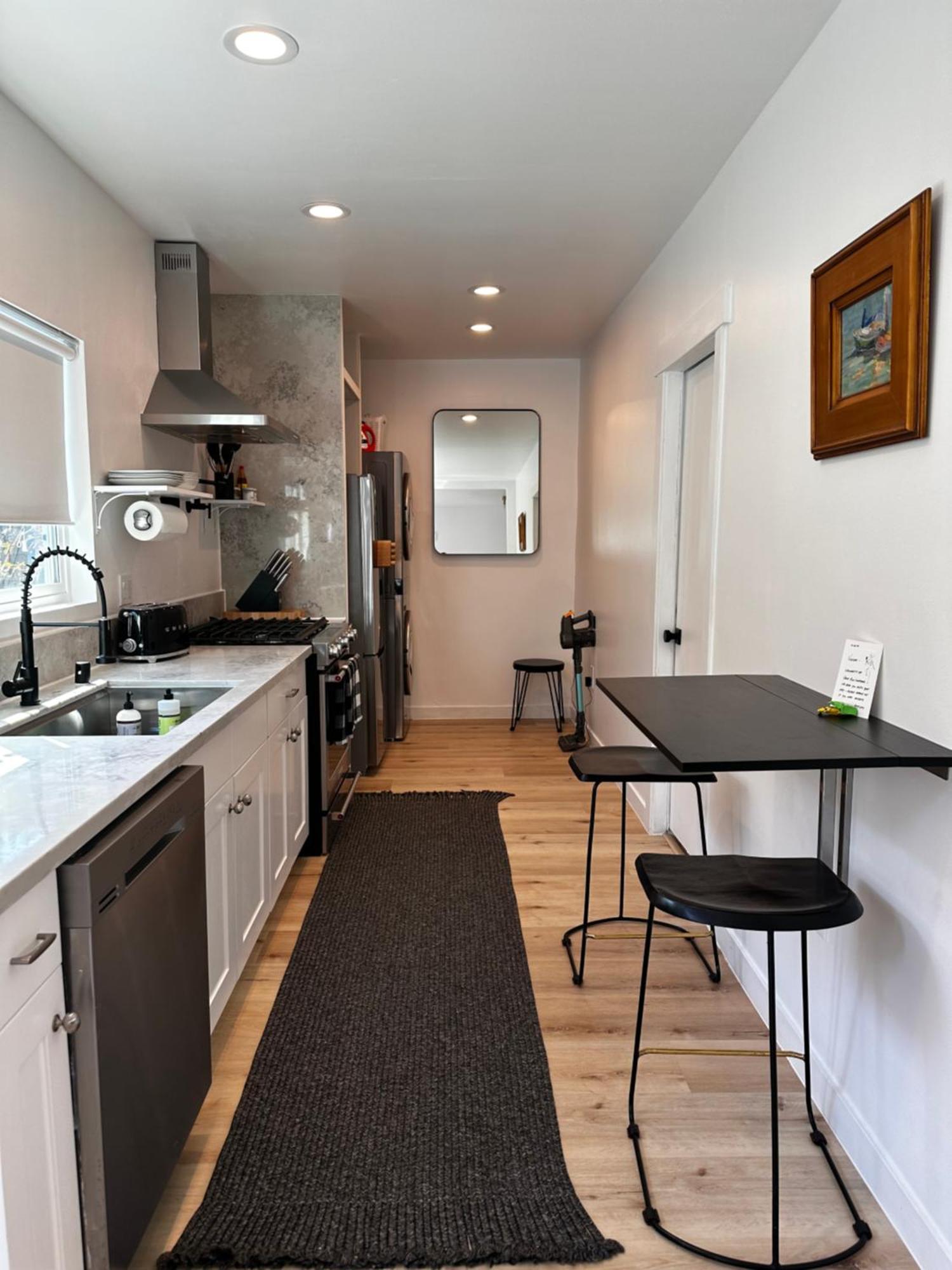 Modern, Remodeled Echo Park House-walk To Sunset Blvd, Dodgers Stadium, Shops, Bars, Restaurants, Lake, Concerts