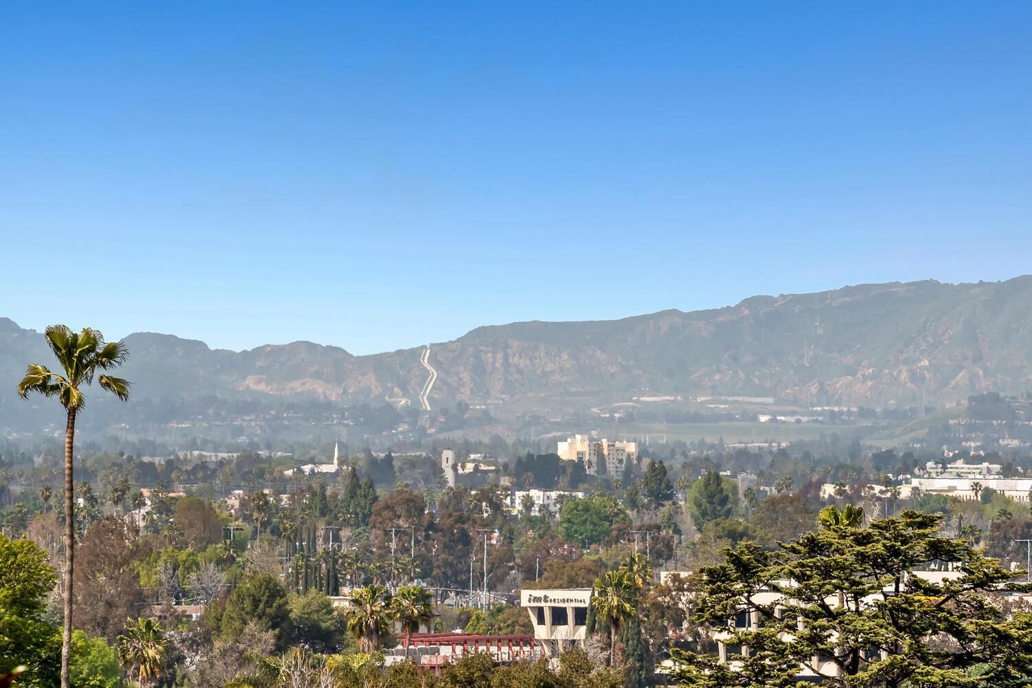4 Bedroom And 3 Bath Close To Universal And Hollywood Holiday home Los Angeles