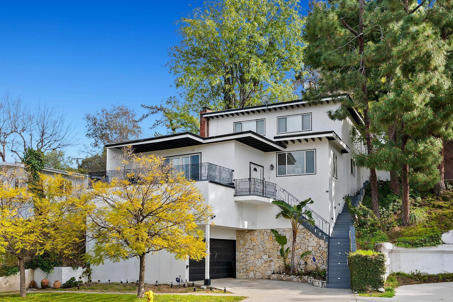 Holiday home 4 Bedroom And 3 Bath Close To Universal And Hollywood Los Angeles