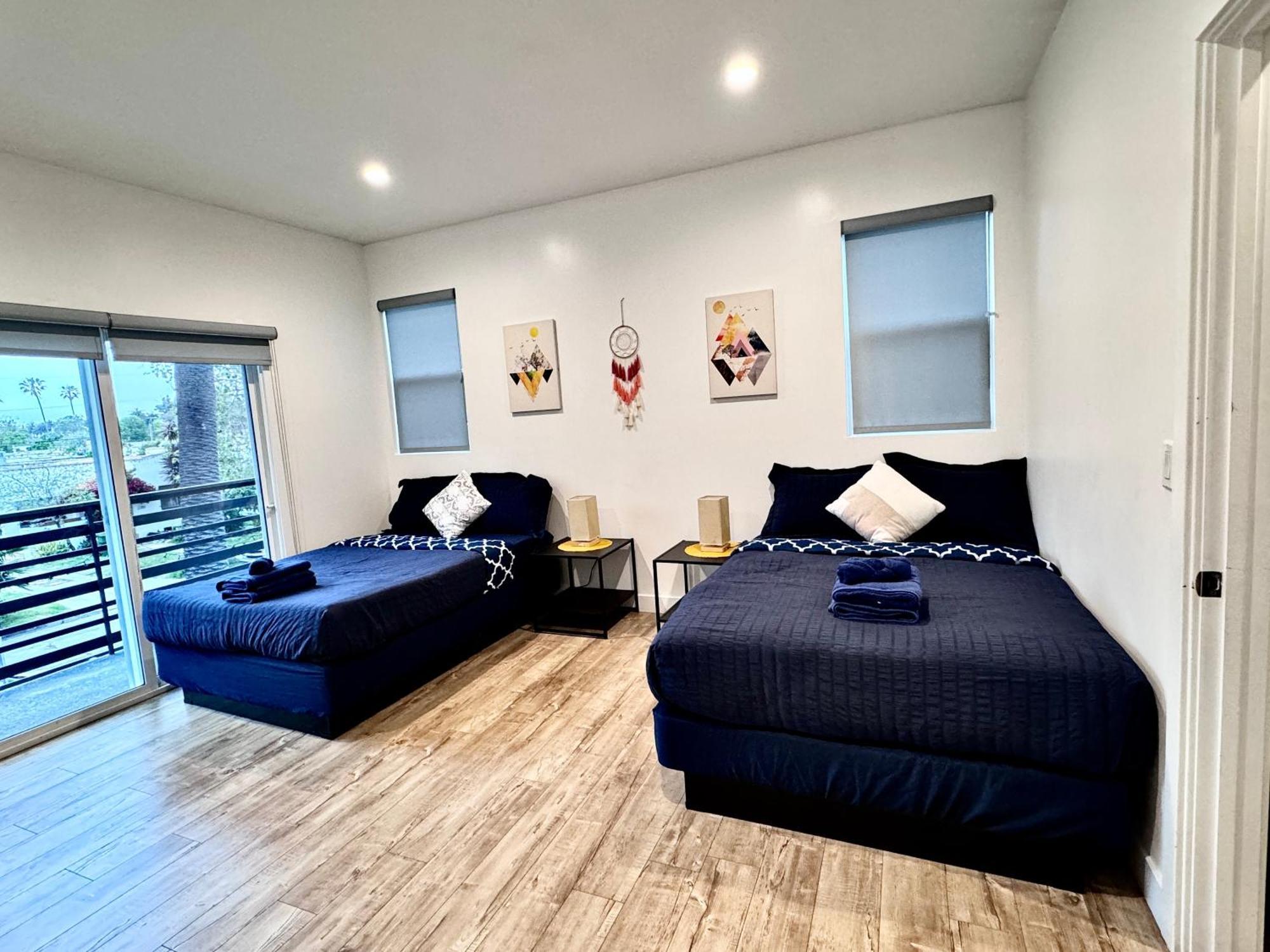 4br/4br Modern House At Mid-city