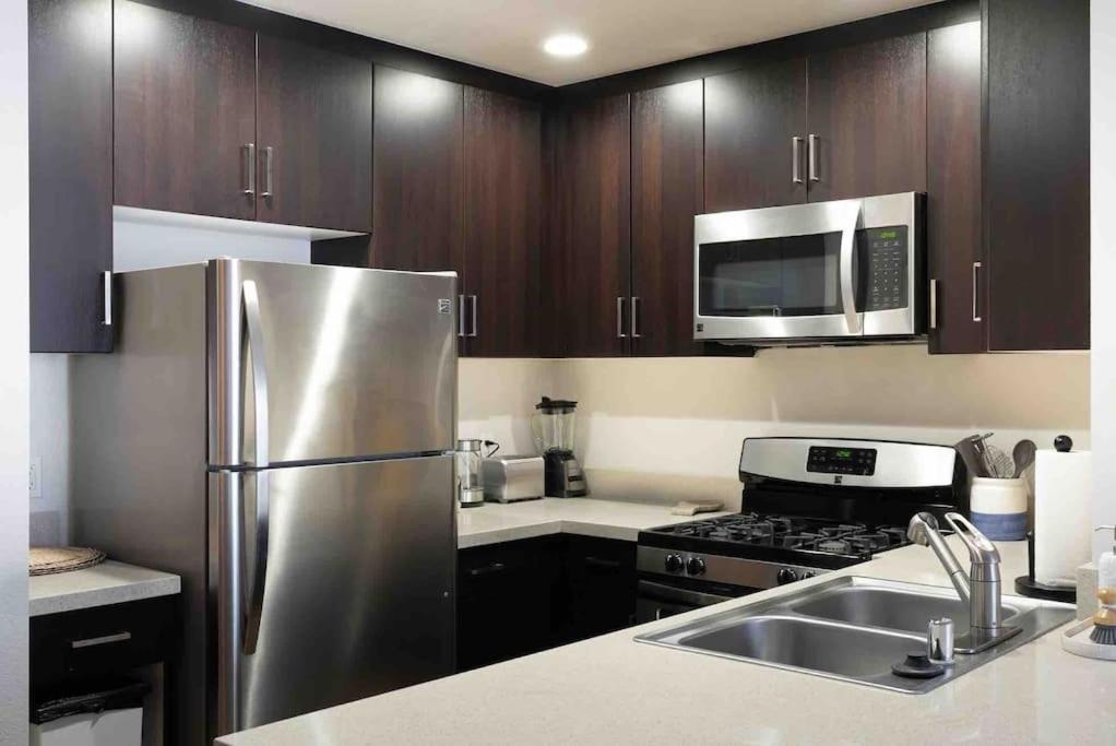 Tulip - 2 Bedroom In West Hollywood Apartment Los Angeles