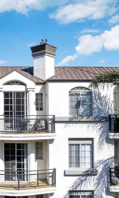 Tulip - 2 Bedroom In West Hollywood Apartment