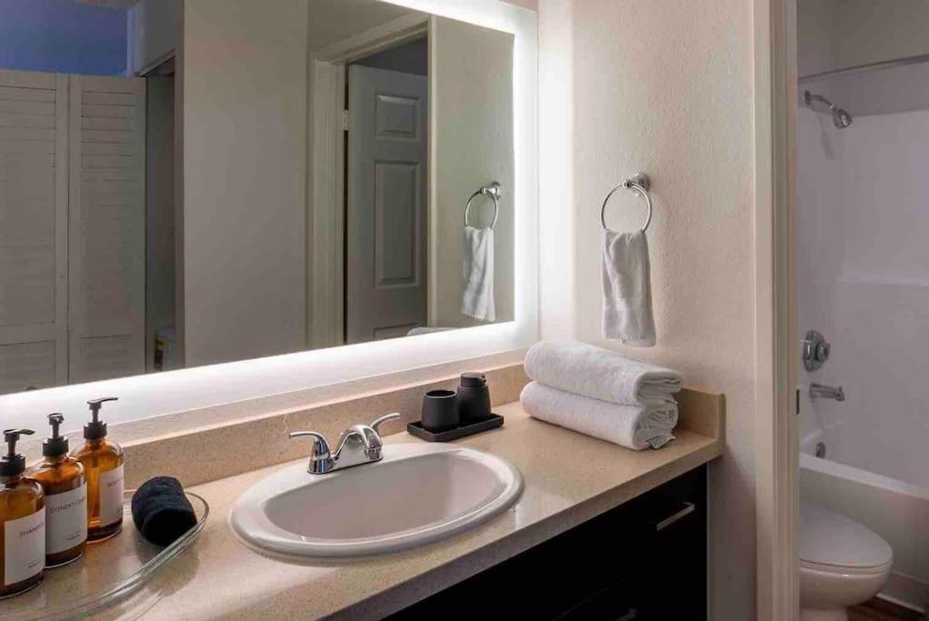Tulip - 2 Bedroom In West Hollywood Apartment *